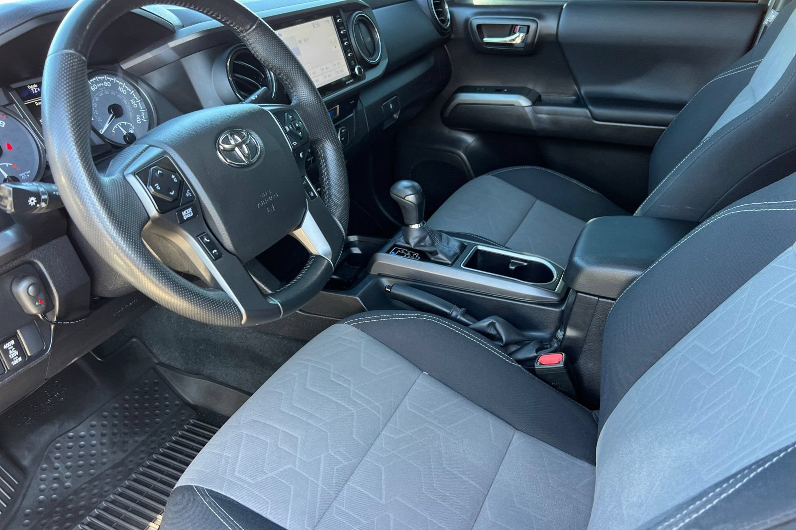 Used 2023 Toyota Tacoma TRD Off-Road w/ Technology Package AWD/4WD image 11