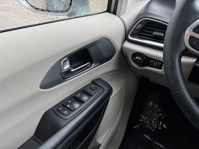 Used 2019 Chrysler Pacifica Touring Plus FWD image 33