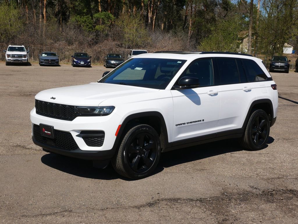Used 2023 Jeep Grand Cherokee Altitude image 6