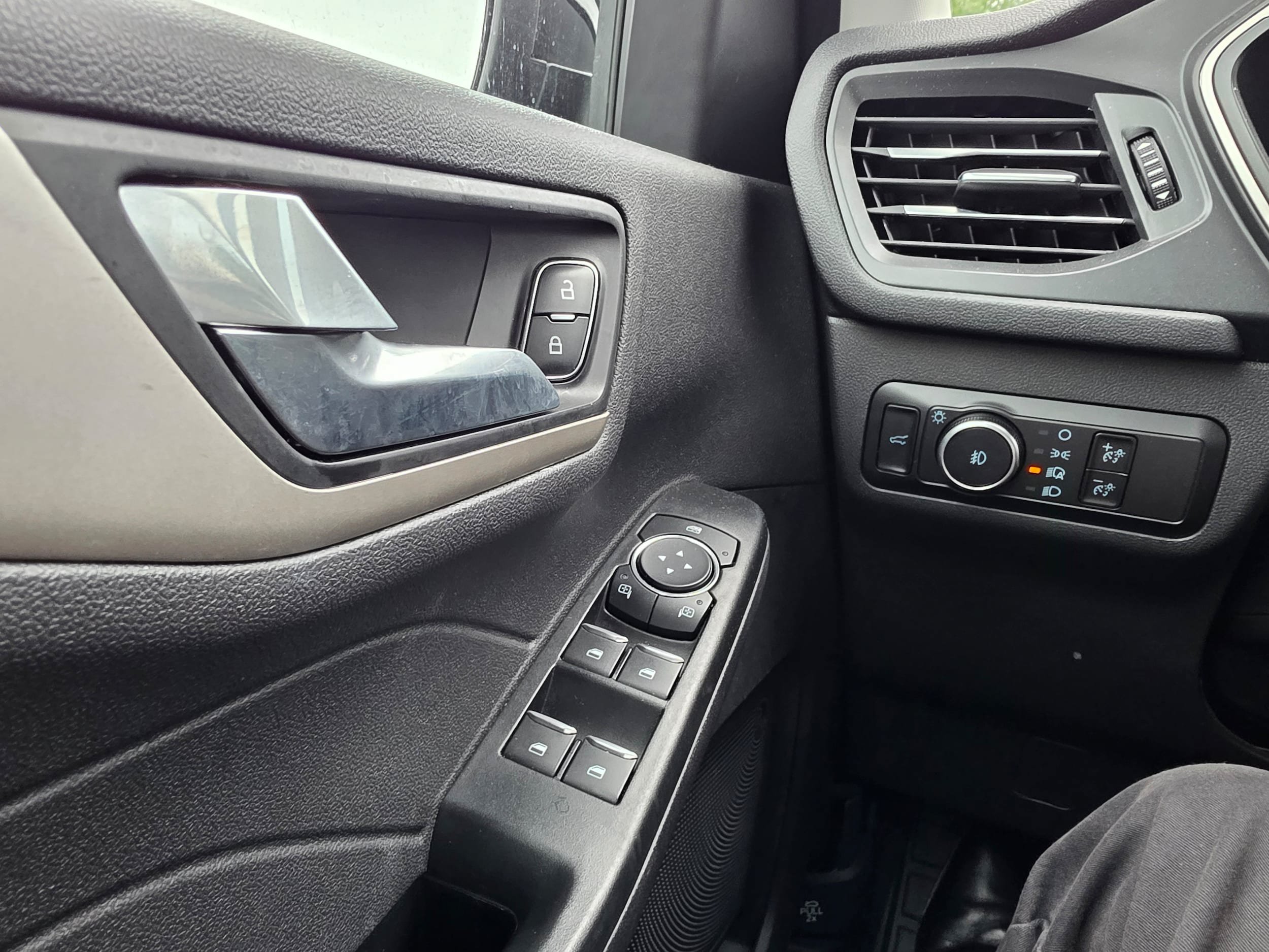 Certified 2022 Ford Escape SEL AWD/4WD image 17