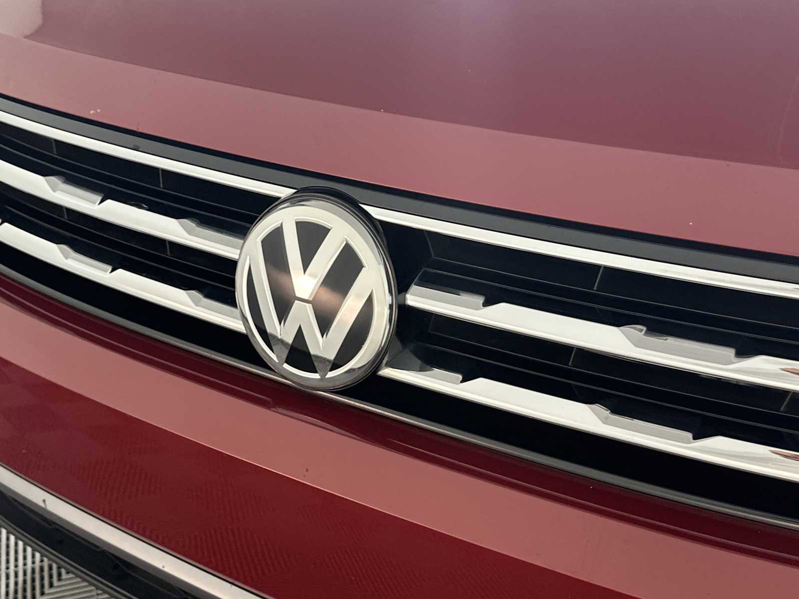 Used 2019 Volkswagen Tiguan SE w/ Panoramic Sunroof Package FWD image 13