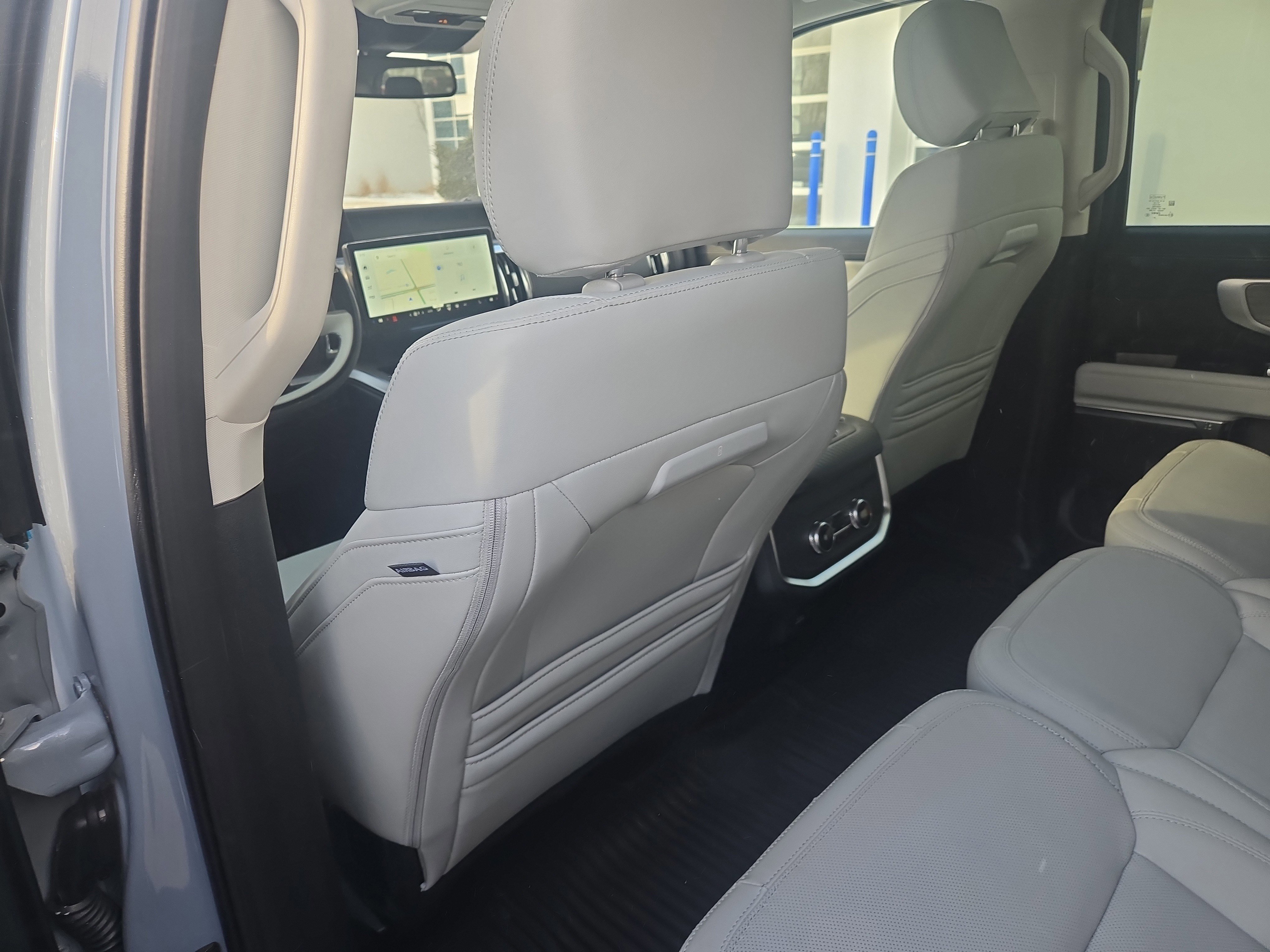 Certified 2025 Ford Expedition Platinum image 18