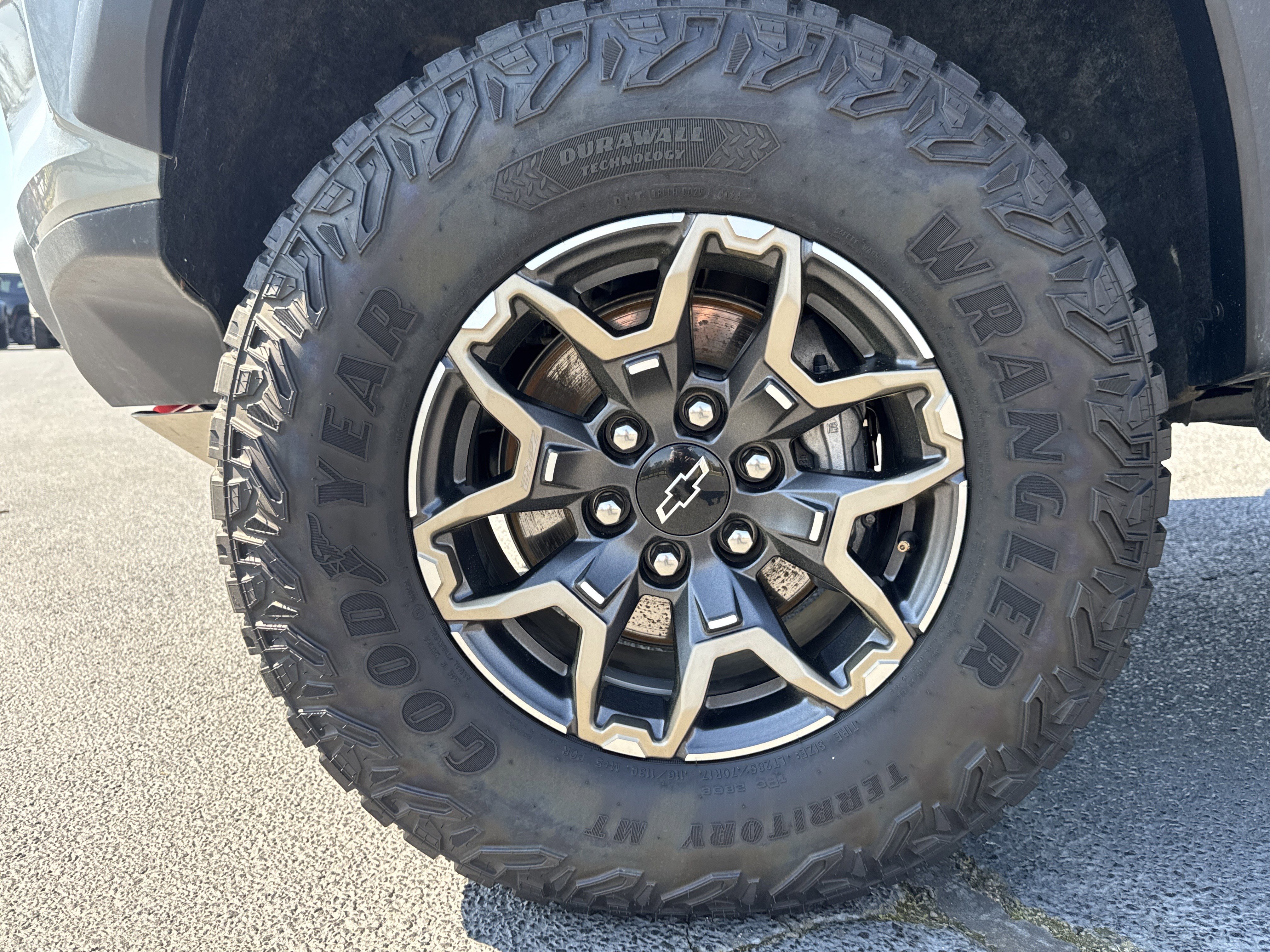Used 2024 Chevrolet Colorado ZR2 w/ Technology Package image 13