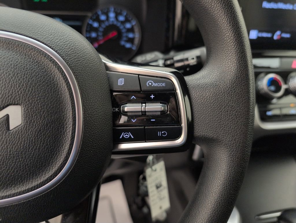 Used 2023 Kia Sorento LX image 40