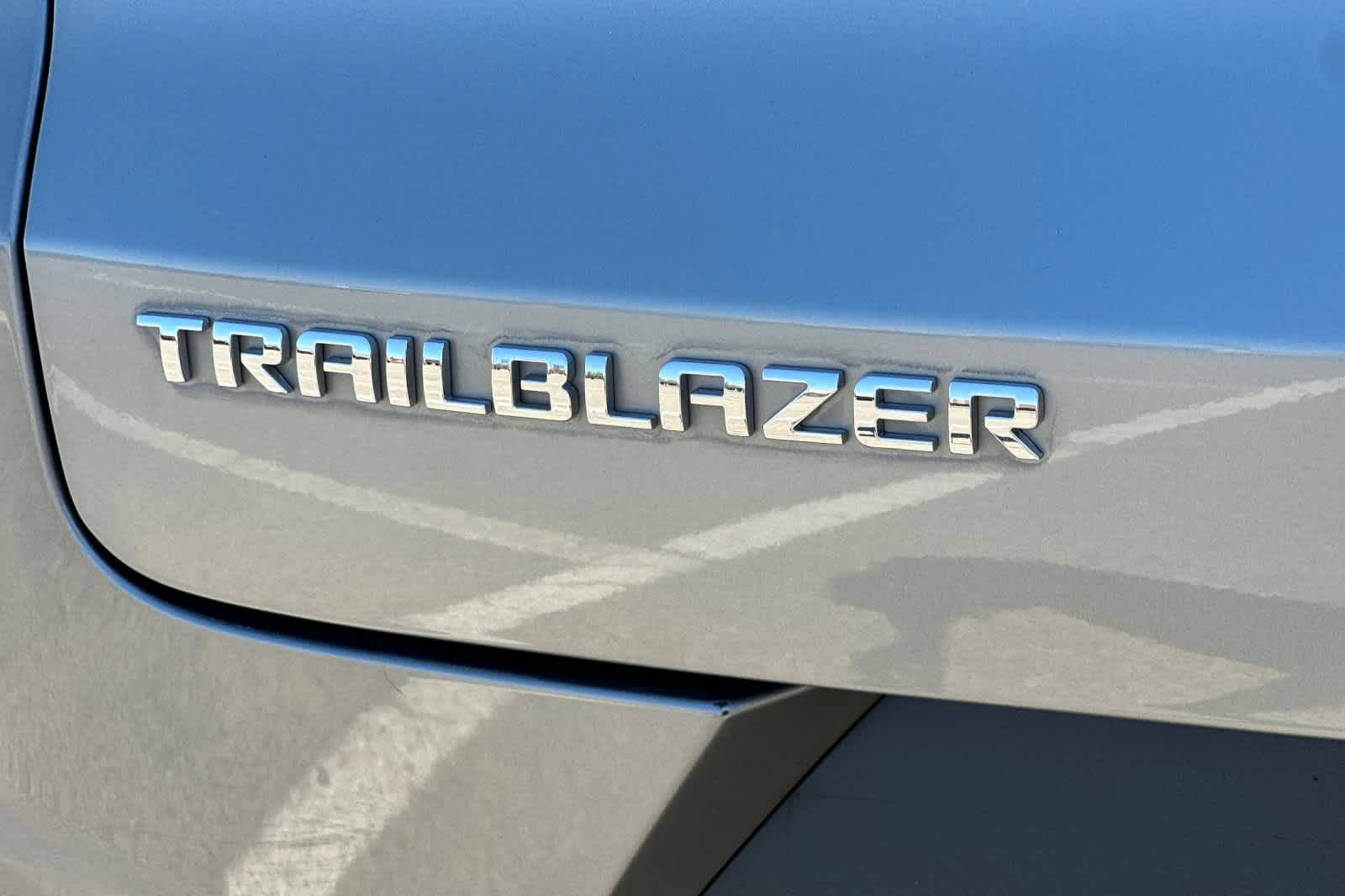 Used 2023 Chevrolet TrailBlazer LS FWD image 26