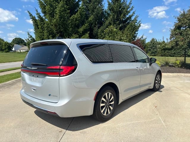 Used 2024 Chrysler Pacifica Limited FWD image 5