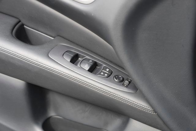 Used 2020 Nissan Pathfinder SV image 27