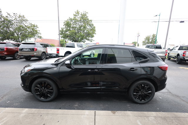 Certified 2024 Ford Escape ST-Line Elite w/ Premium Technology Package AWD/4WD image 9
