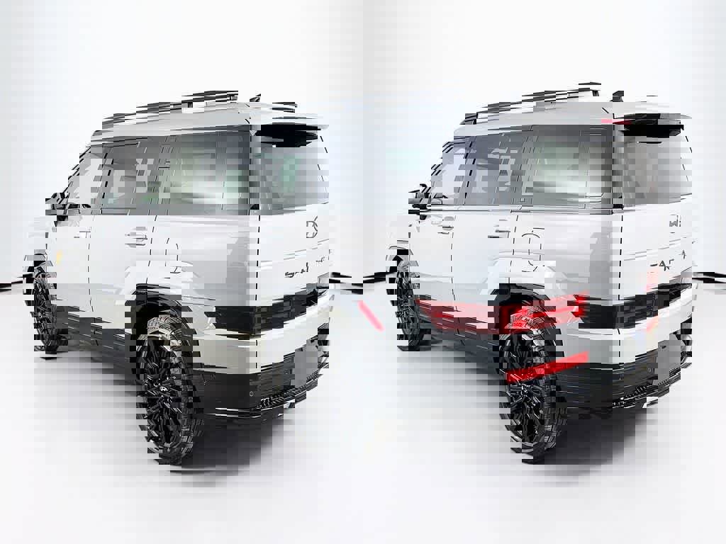 Used 2025 Hyundai Santa Fe Calligraphy image 3