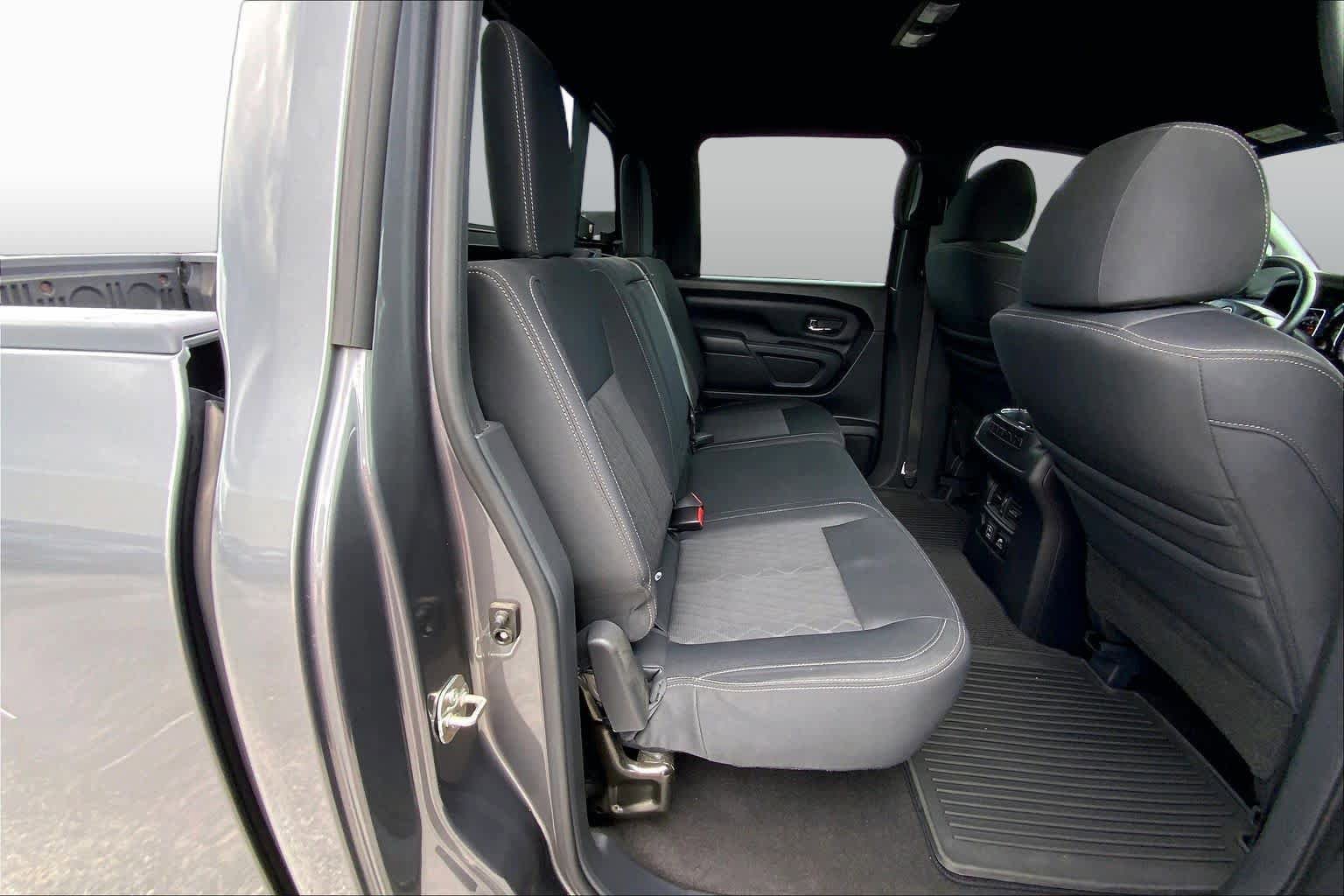 Used 2019 Nissan Titan SV w/ SV Convenience Package RWD image 19