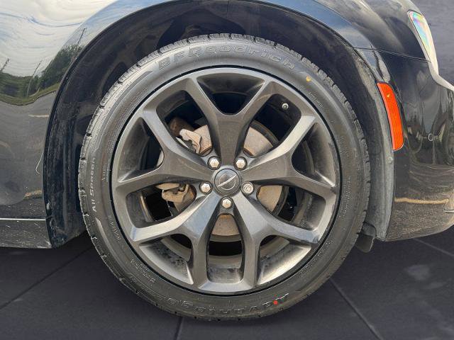 Used 2022 Chrysler 300 S w/ Comfort Group RWD image 15