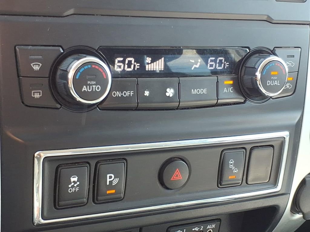 Used 2019 Nissan Titan SV w/ SV Convenience Package RWD image 20