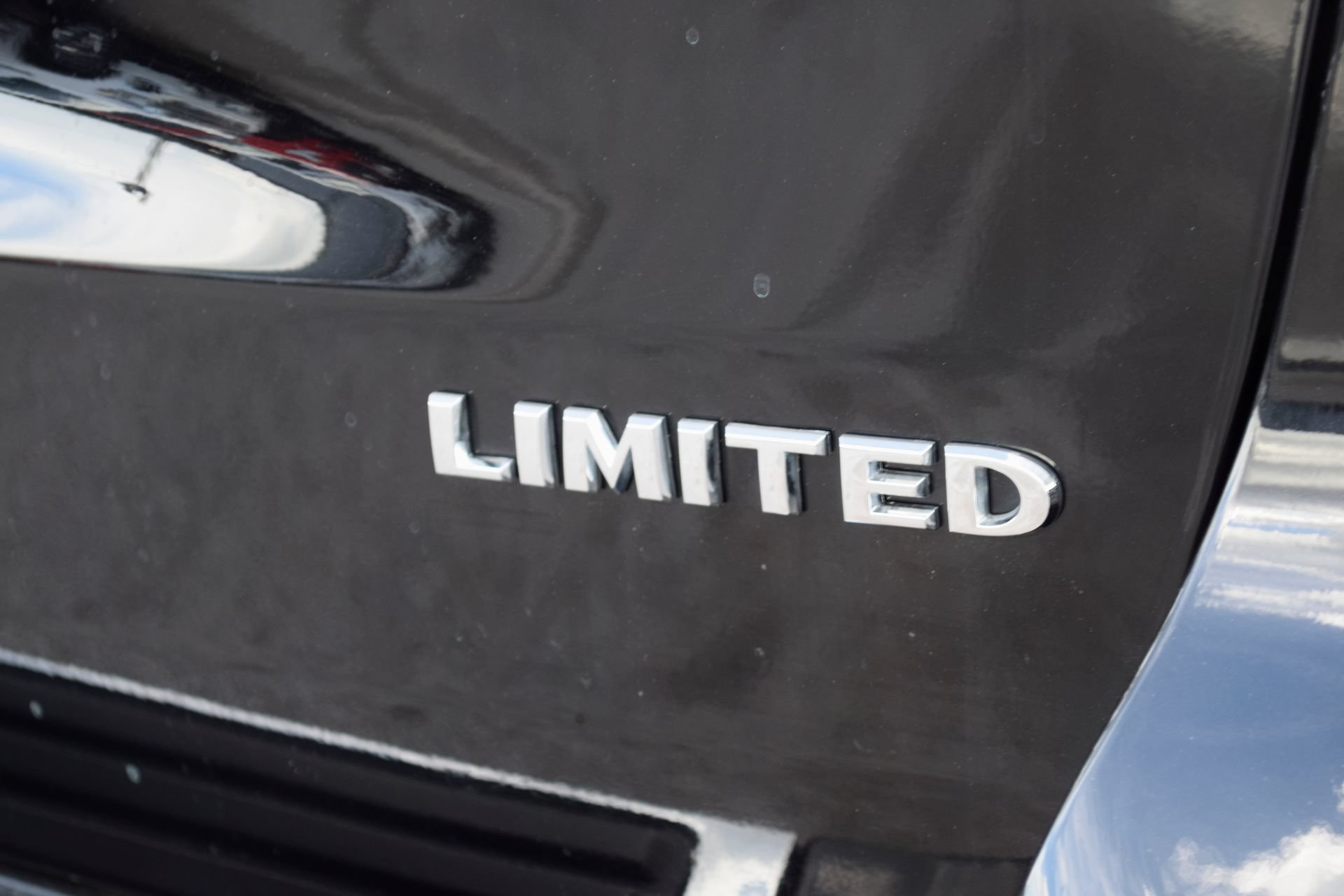 Used 2020 Jeep Grand Cherokee Limited AWD/4WD image 16