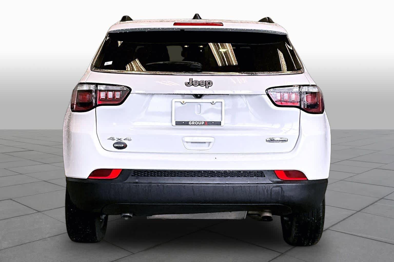 Used 2024 Jeep Compass Latitude AWD/4WD image 5