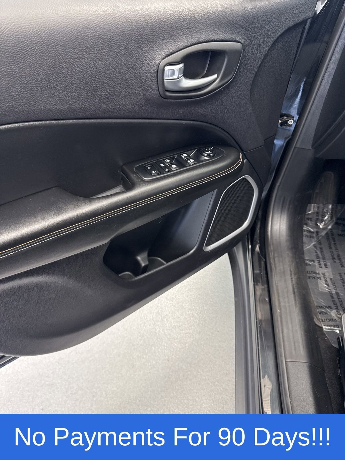 Used 2017 Jeep Compass Latitude image 14