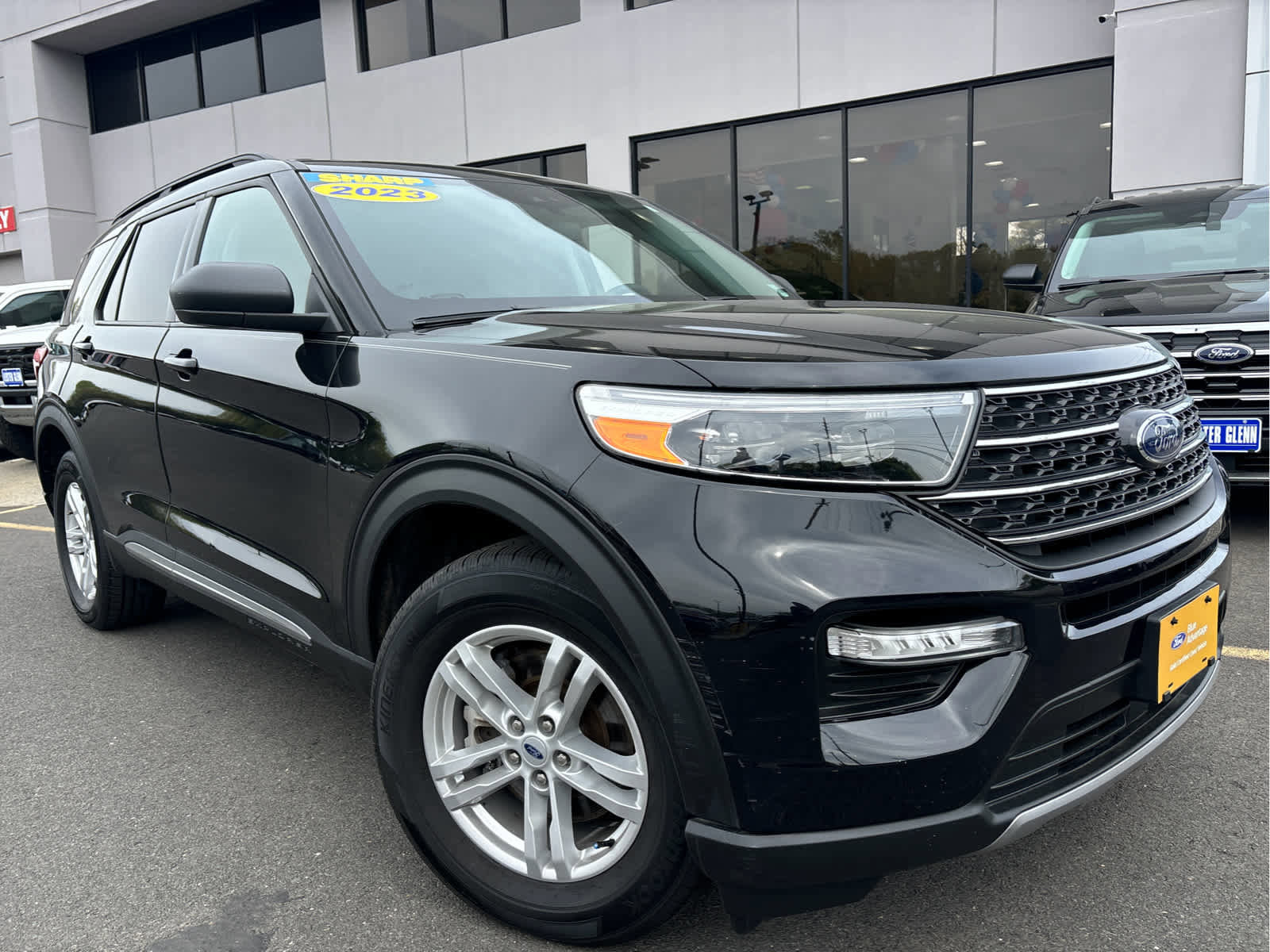 Certified 2023 Ford Explorer XLT w/ Equipment Group 202A AWD/4WD image 3