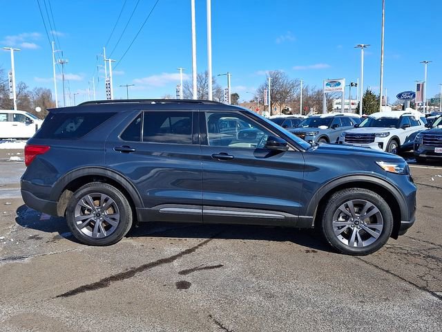 Certified 2022 Ford Explorer XLT w/ Equipment Group 202A image 4