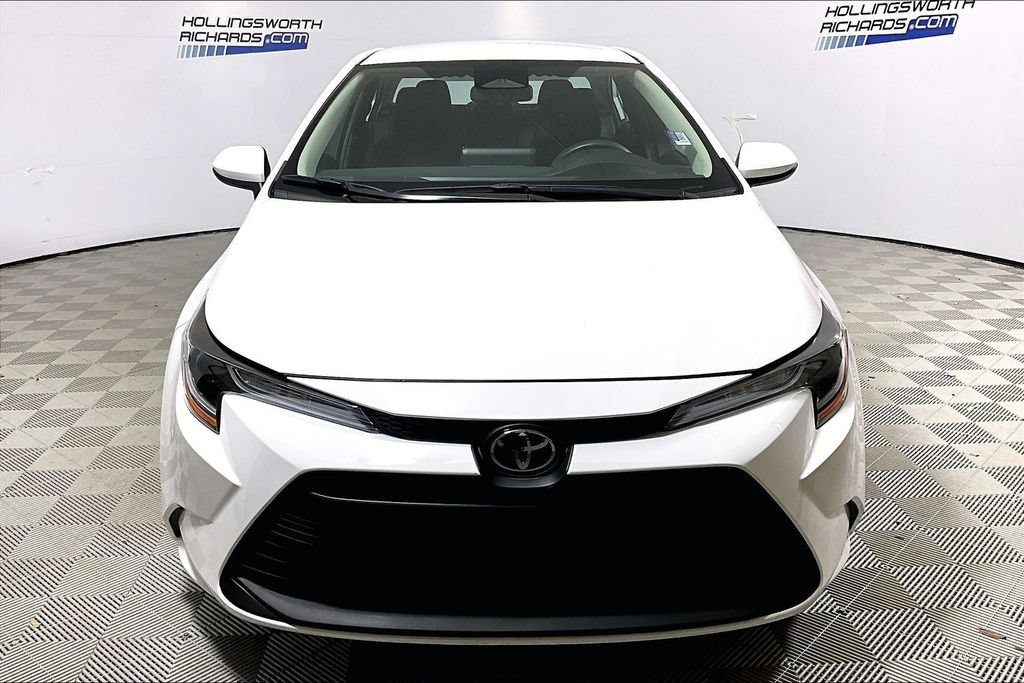 Used 2026 Toyota Corolla LE FWD image 2