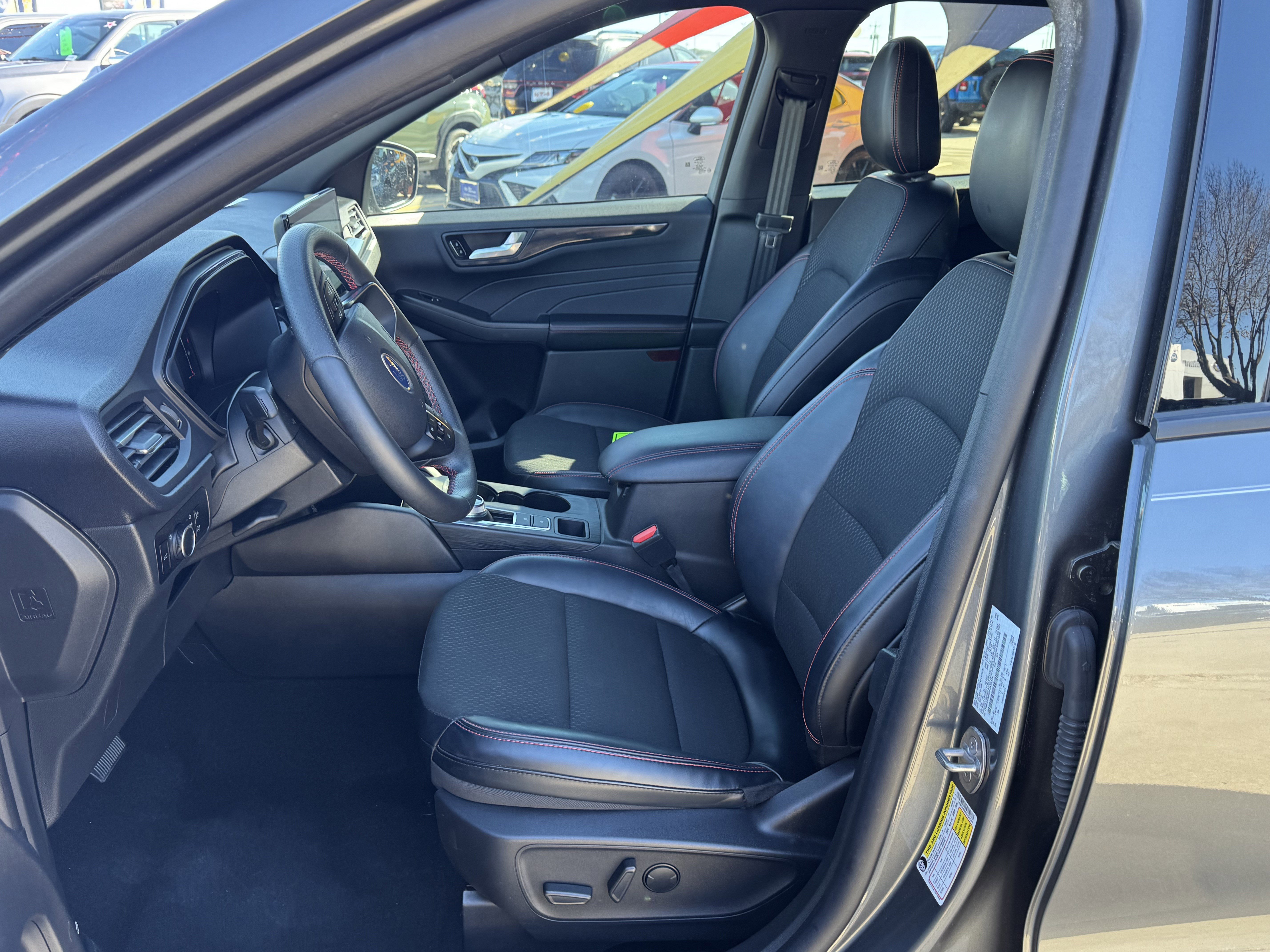 Certified 2025 Ford Escape ST-Line w/ Tech Pack #1 image 15