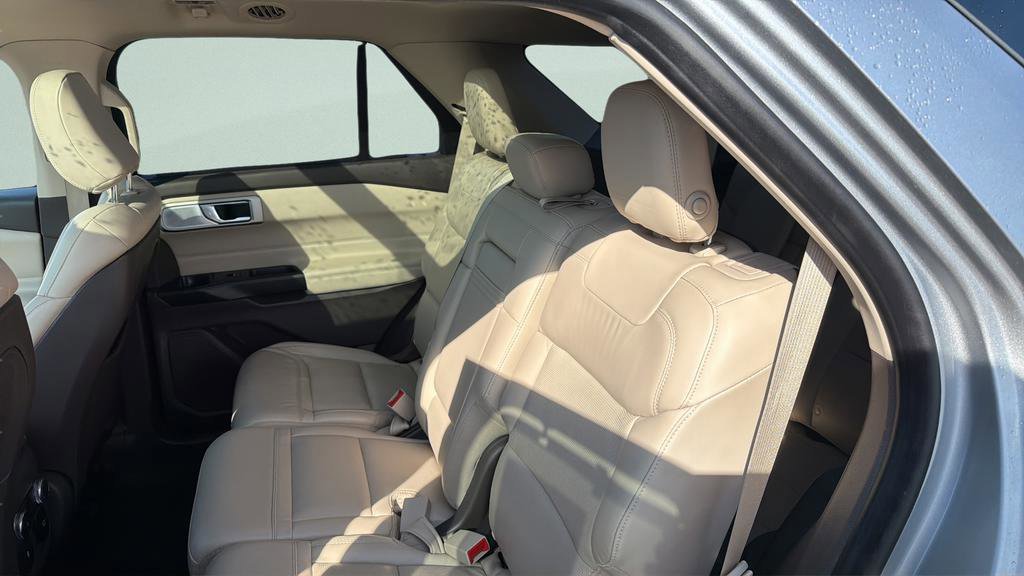 Certified 2020 Ford Explorer Platinum w/ Premium Technology Package image 32