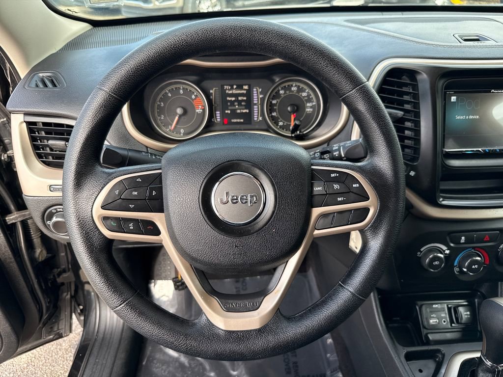 Used 2017 Jeep Cherokee Sport image 14