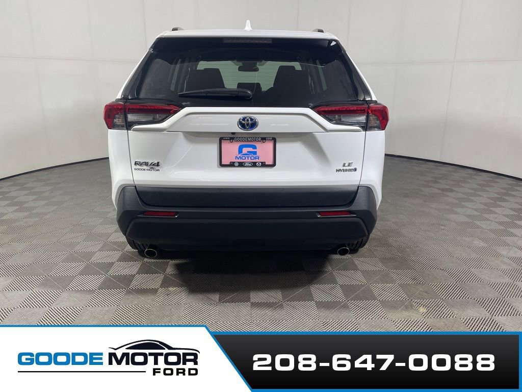 Used 2022 Toyota RAV4 LE image 4