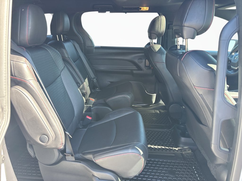Used 2025 Toyota Sienna XSE AWD/4WD image 15