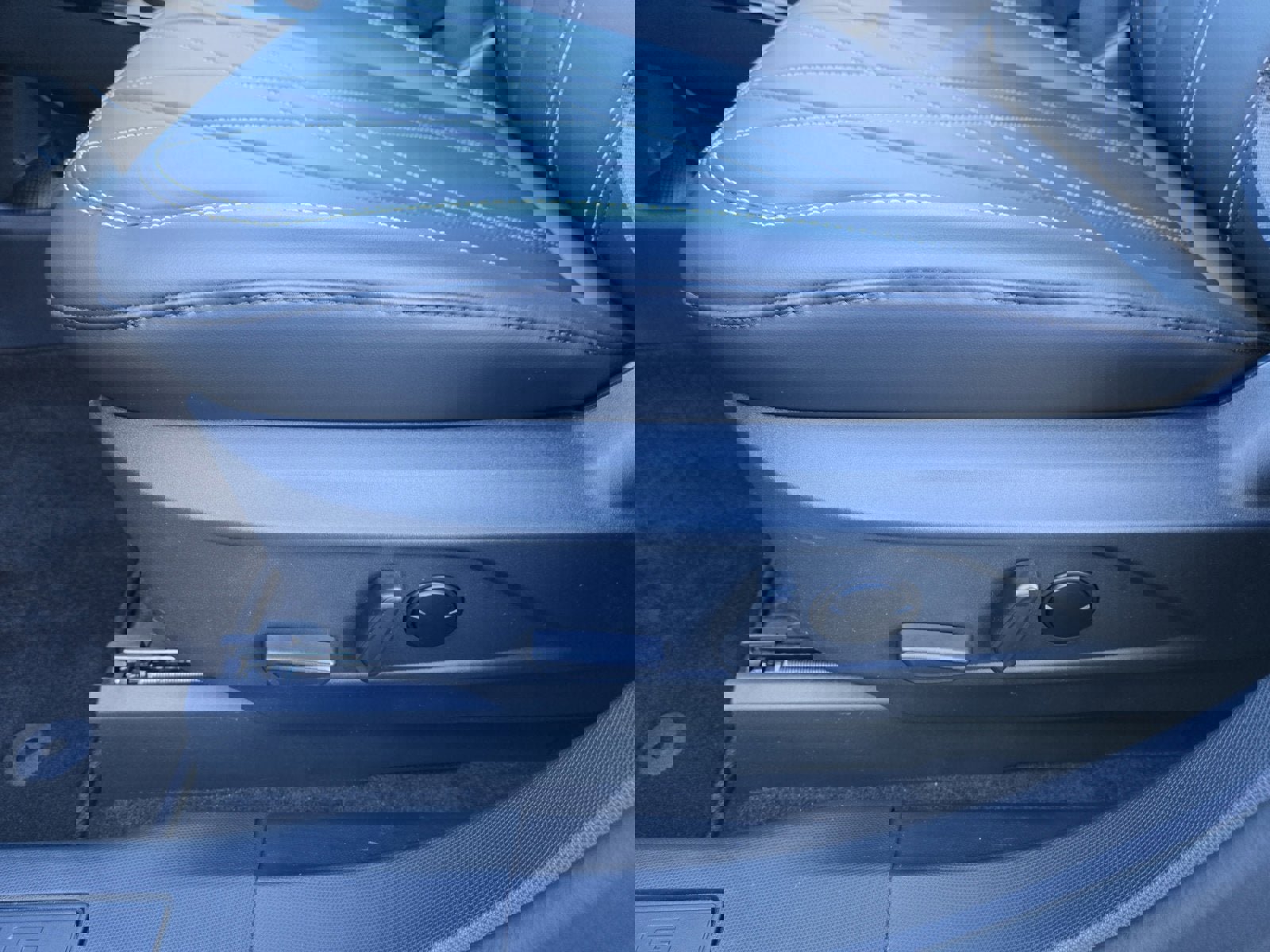 Certified 2025 Ford Mustang Mach-E Select w/ Comfort Package Lite image 12