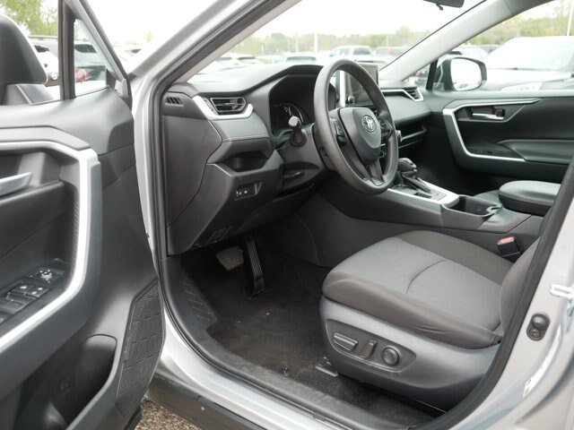 Used 2025 Toyota RAV4 XLE AWD/4WD image 11