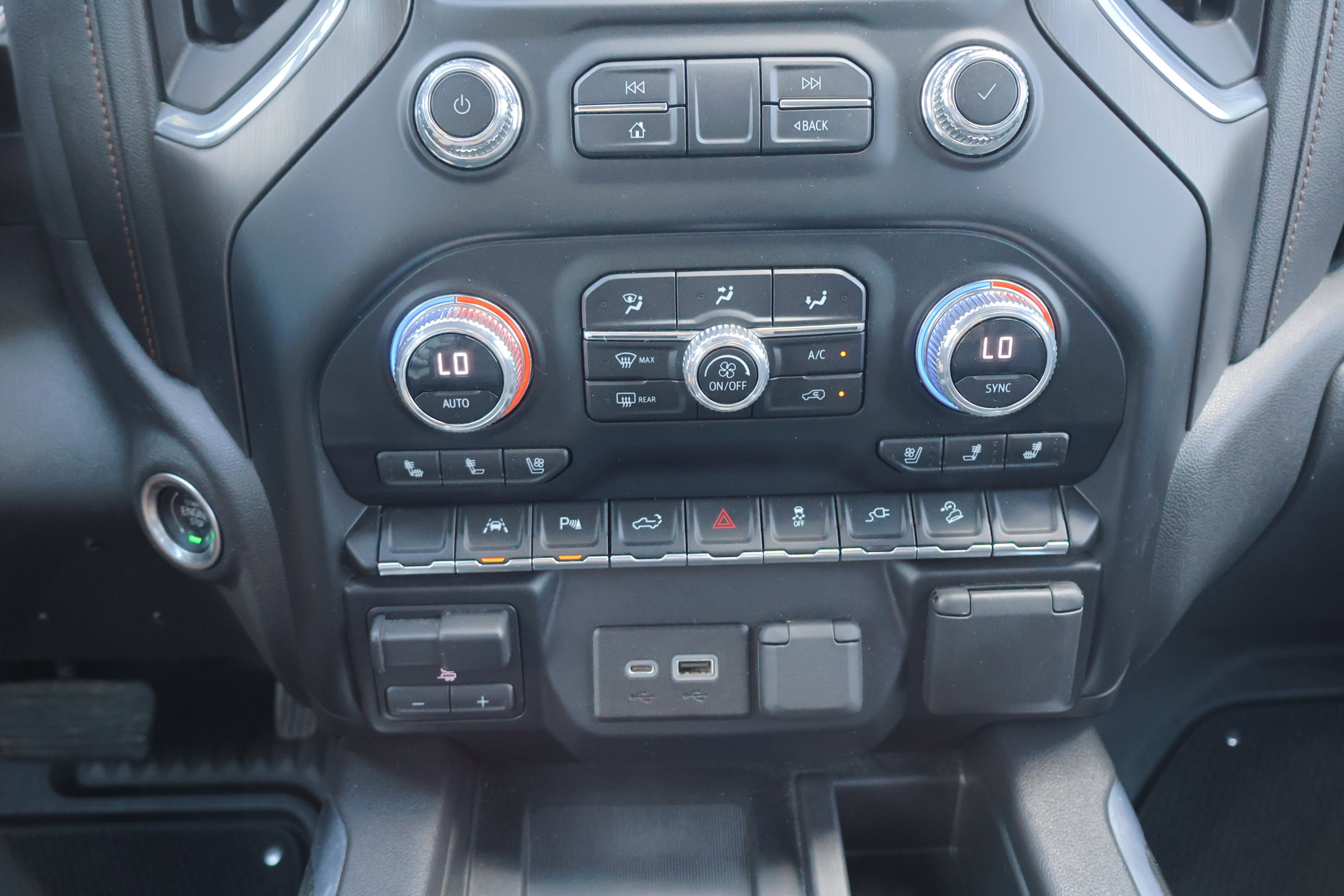 Used 2022 GMC Sierra 1500 AT4 w/ Technology Package image 25