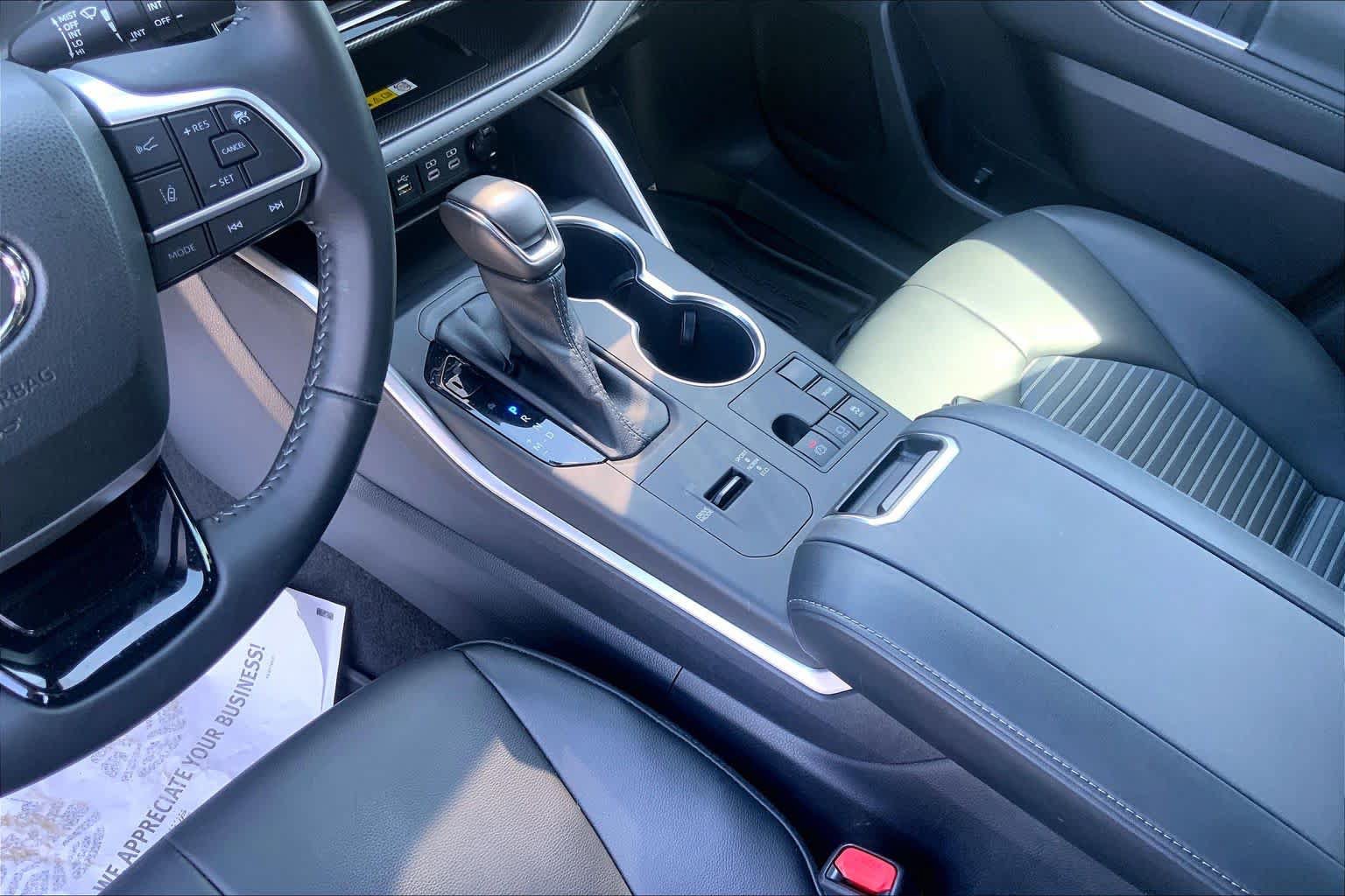 Used 2023 Toyota Highlander XSE FWD image 17