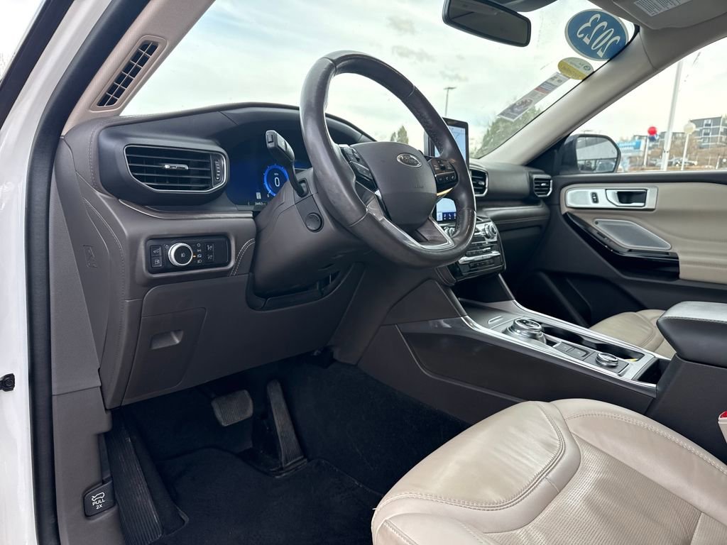 Certified 2023 Ford Explorer Platinum w/ Technology Package image 12