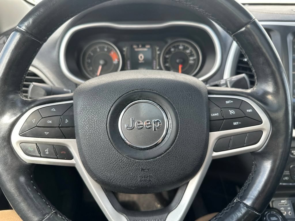 Used 2018 Jeep Cherokee Latitude Plus w/ Comfort/Convenience Group AWD/4WD image 36