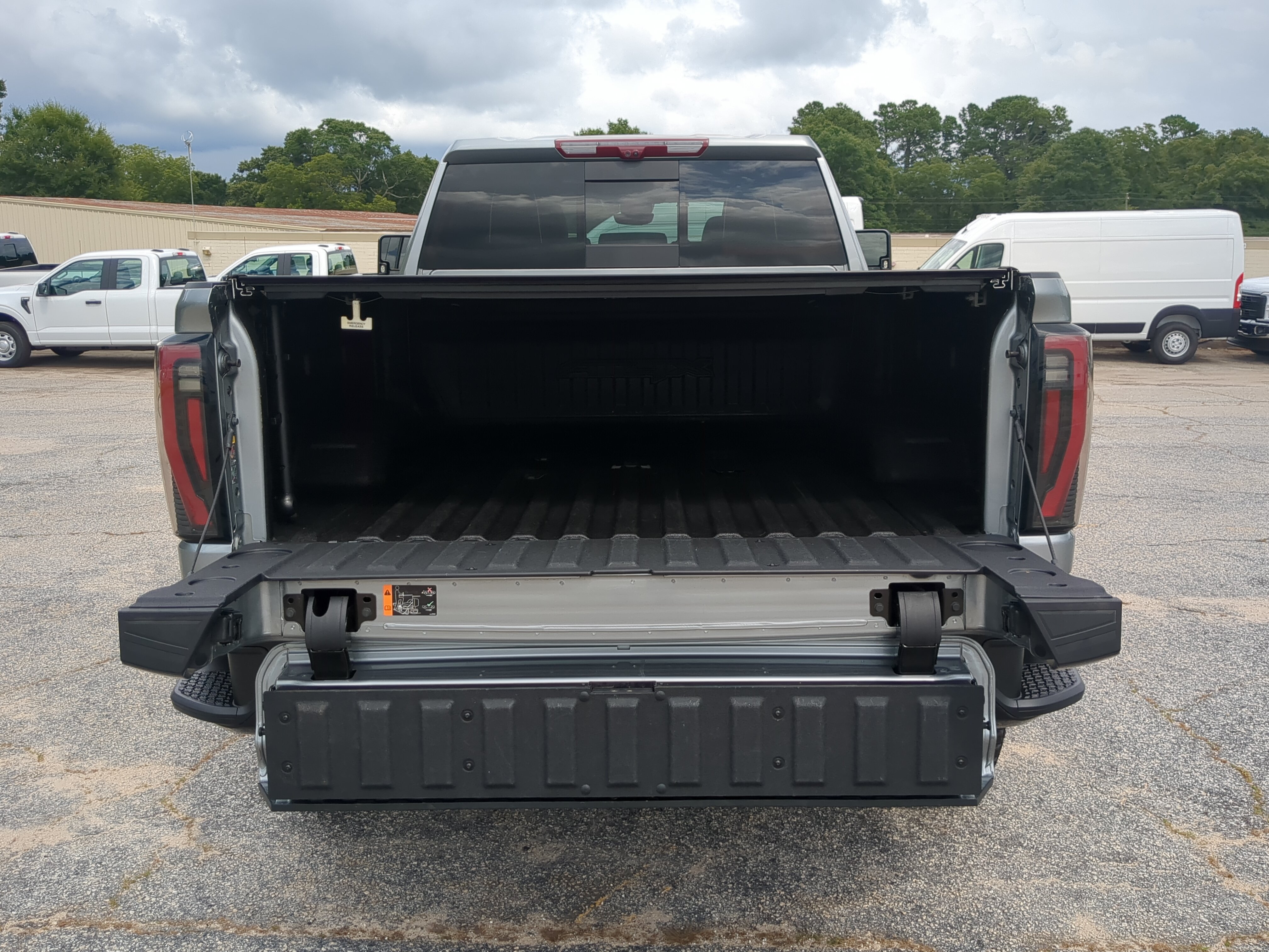Used 2024 GMC Sierra 2500 AT4X AWD/4WD image 11