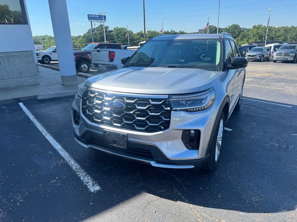 Certified 2025 Ford Explorer Platinum w/ LUX Leather Package AWD/4WD image 3