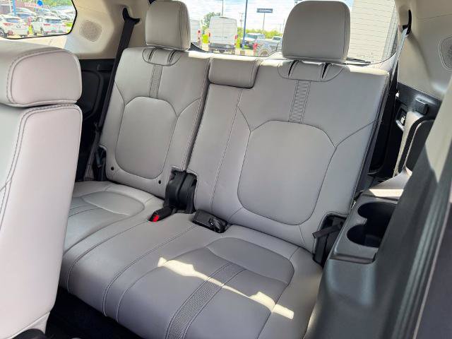 Used 2025 Honda Pilot Touring image 9