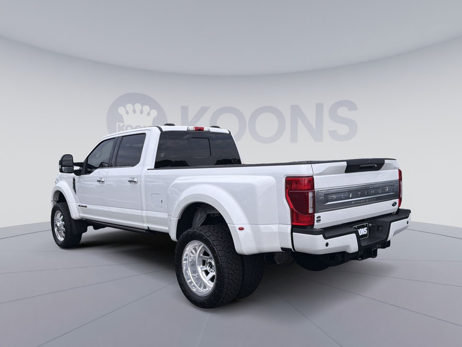 Certified 2022 Ford F450 Platinum w/ FX4 Off-Road Package AWD/4WD image 4
