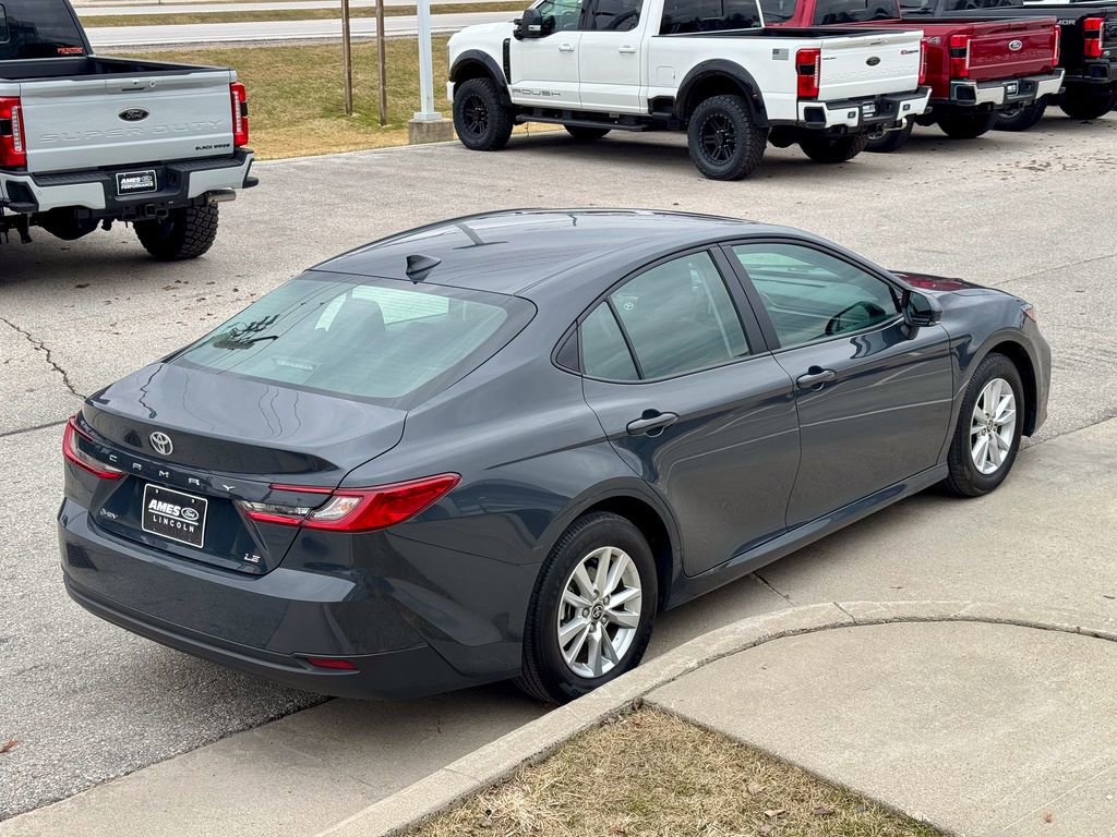 Used 2025 Toyota Camry LE image 3