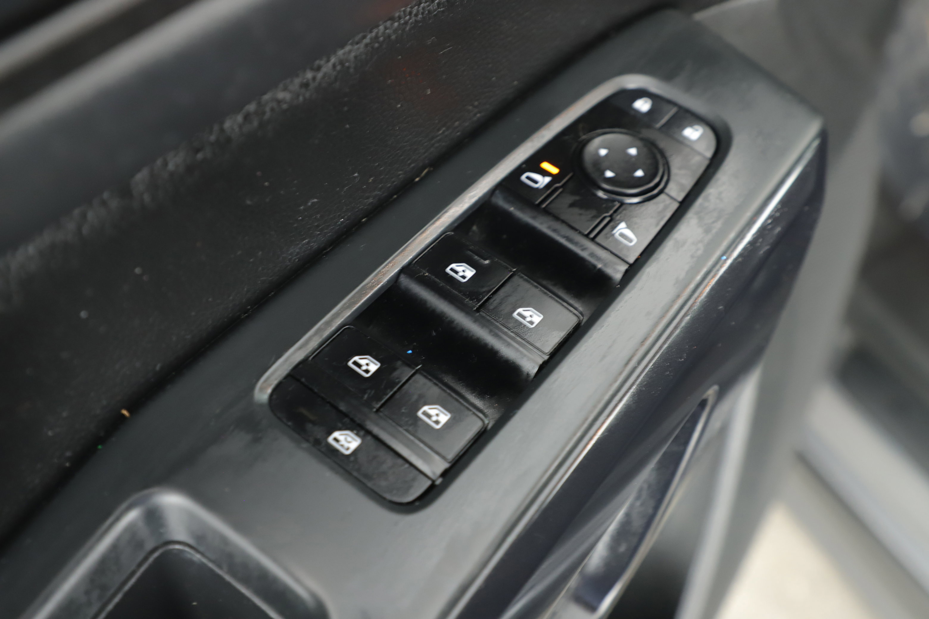 Used 2023 Nissan Pathfinder S image 9