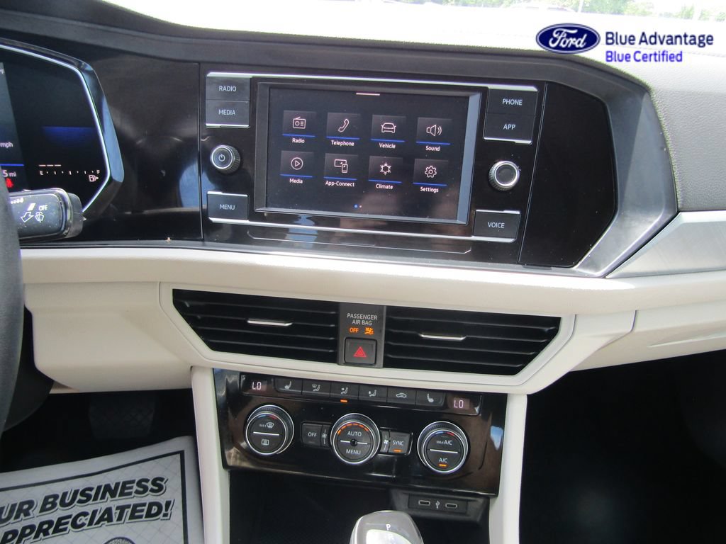 Used 2022 Volkswagen Jetta SE FWD image 18