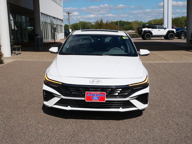 Used 2025 Hyundai Elantra SEL FWD image 2