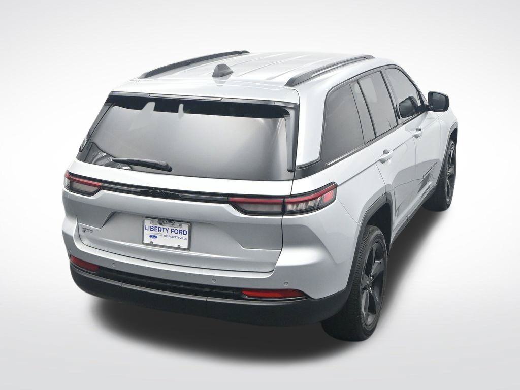 Used 2024 Jeep Grand Cherokee Altitude RWD image 37