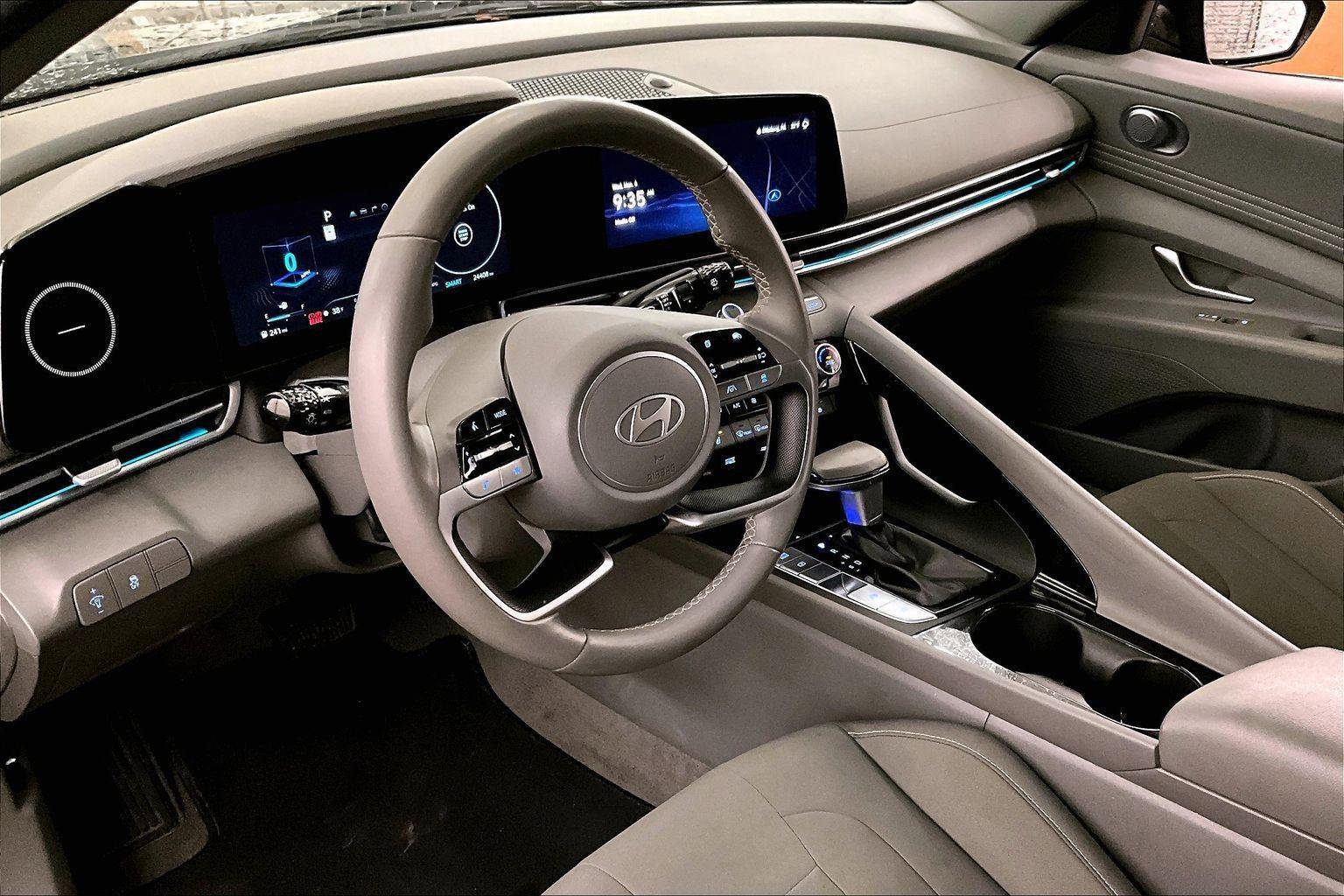 Used 2024 Hyundai Elantra SEL w/ Convenience Package image 12