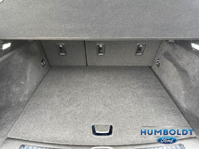 Used 2022 Cadillac XT4 Premium Luxury w/ Enhanced Visibility Package AWD/4WD image 30