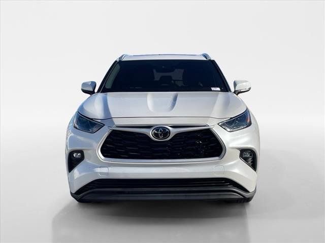 Used 2024 Toyota Highlander XLE image 8