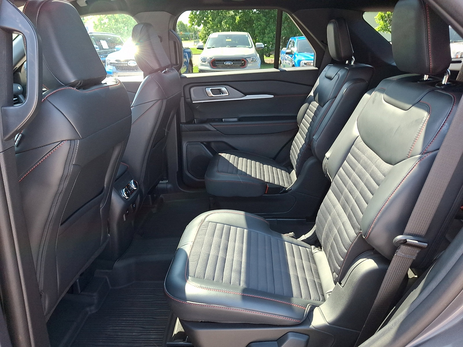 Certified 2025 Ford Explorer ST-Line w/ Premium Package AWD/4WD image 13