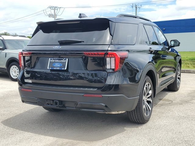 Certified 2025 Ford Explorer ST-Line image 4