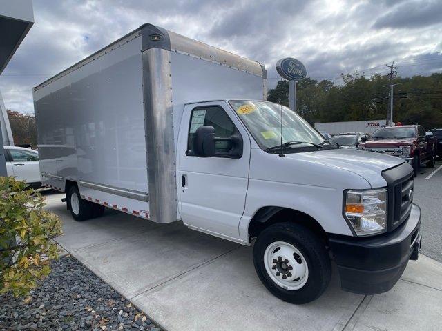 Certified 2024 Ford E-350 and Econoline 350 Super Duty w/ Driver's Safety Package image 8