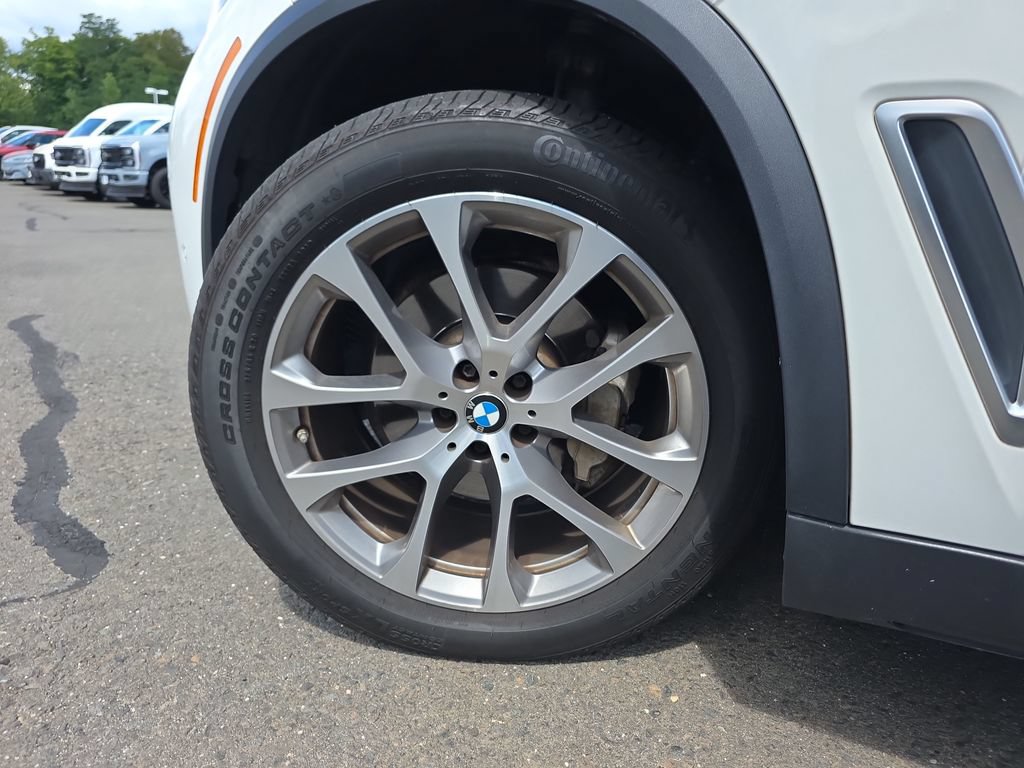 Used 2022 BMW X5 xDrive40i w/ Premium Package AWD/4WD image 14