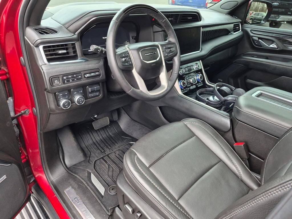 Used 2023 GMC Yukon Denali w/ Denali Reserve Package image 9